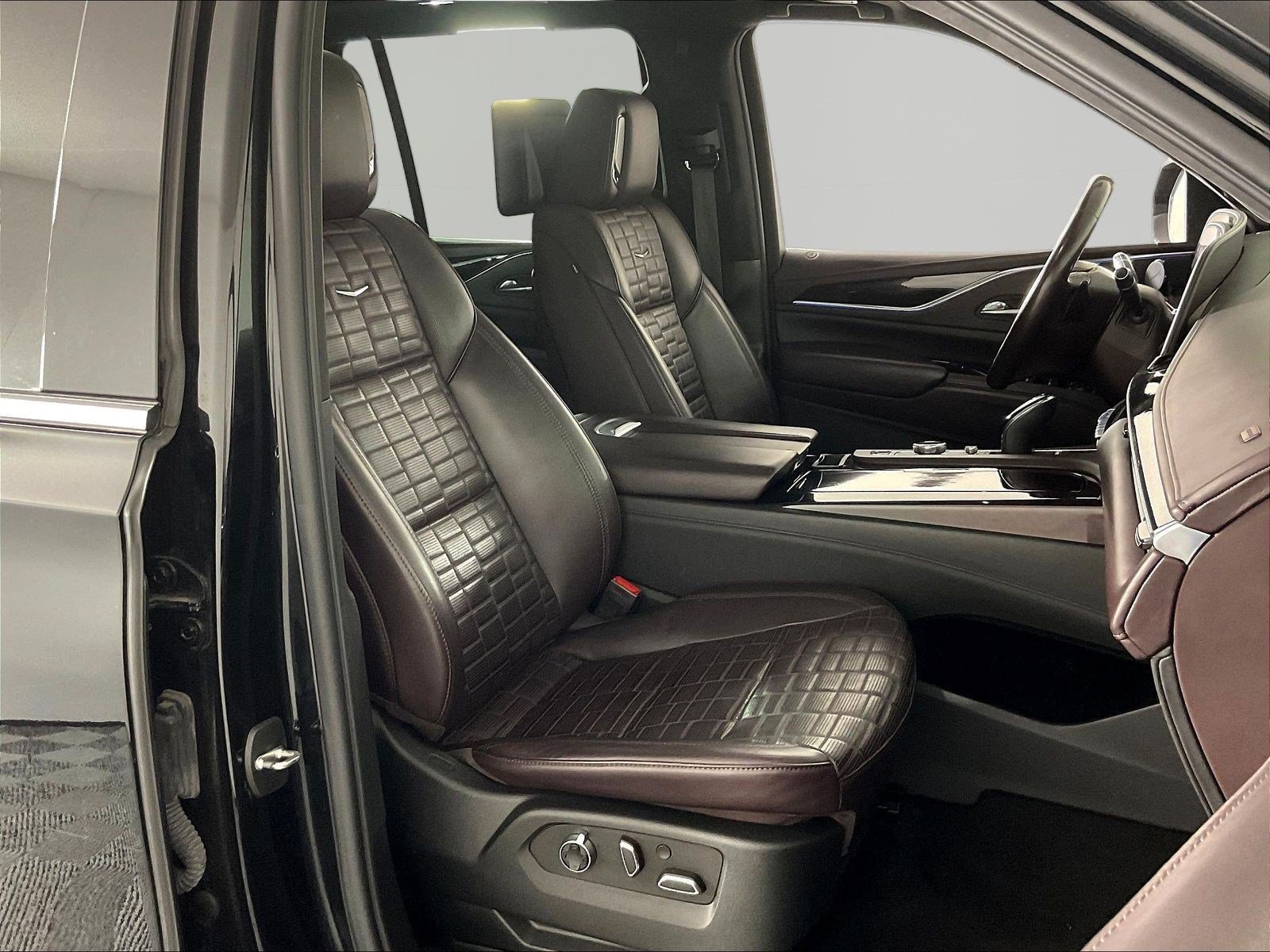 Used 2022 Cadillac Escalade Premium Luxury Platinum w/ LPO, Radiant Package AWD/4WD image 30
