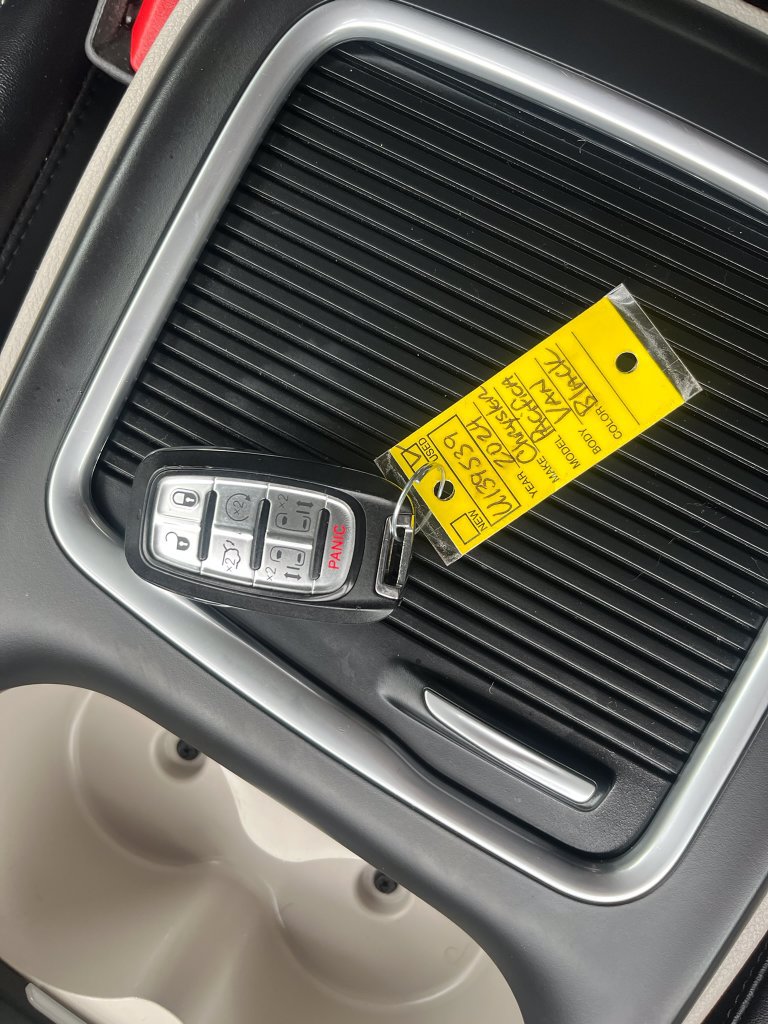 Used 2024 Chrysler Pacifica Touring-L FWD image 31