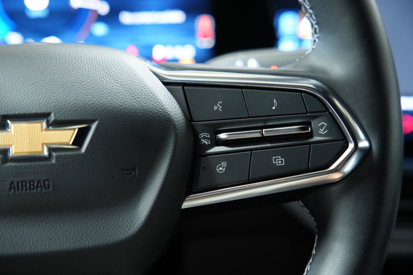 Used 2024 Chevrolet Equinox EV LT w/ LPO, Trailering Package FWD image 43