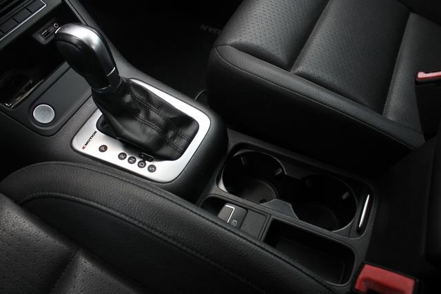 Used 2017 Volkswagen Tiguan S image 16