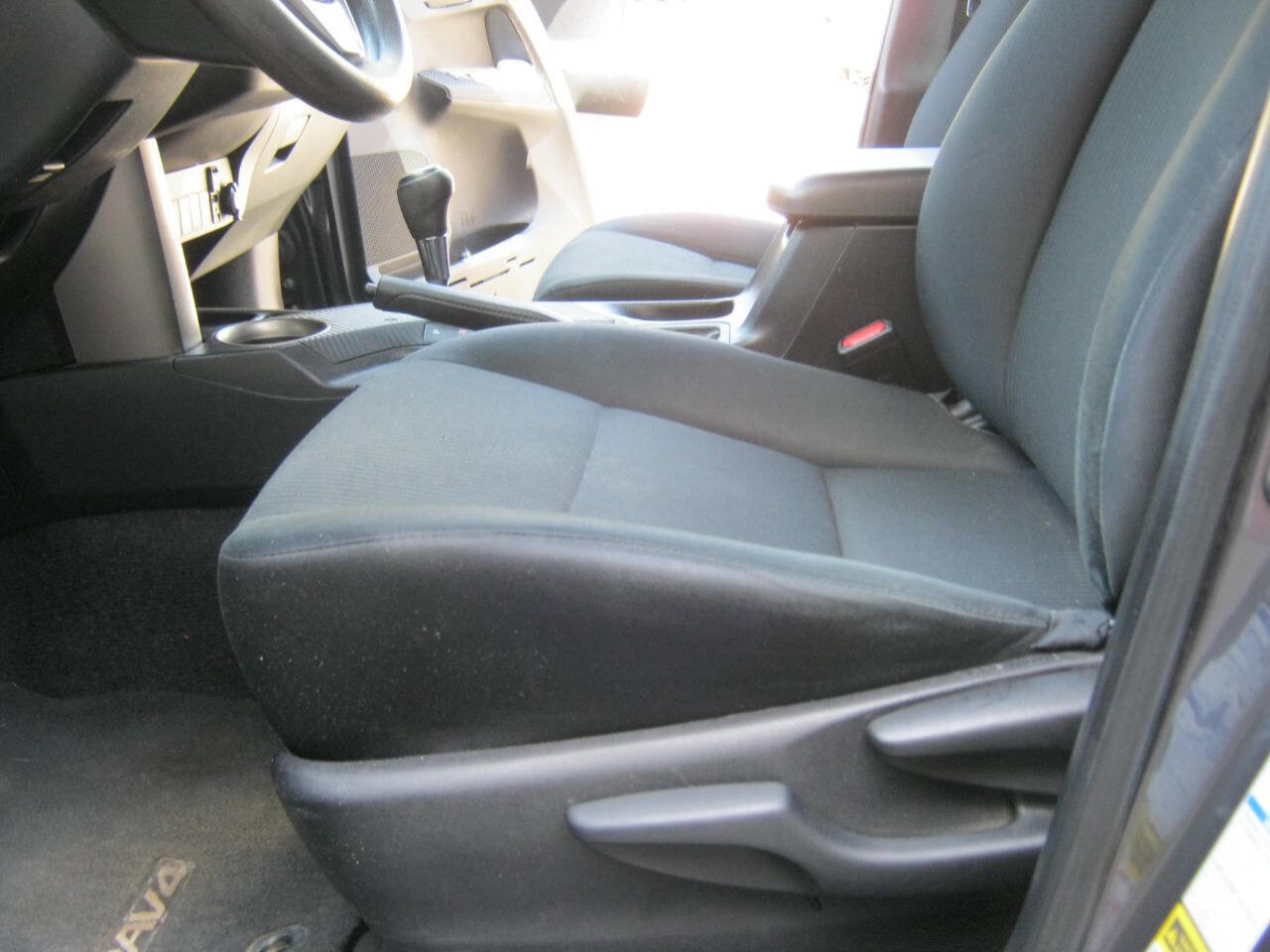 Used 2015 Toyota RAV4 LE image 9