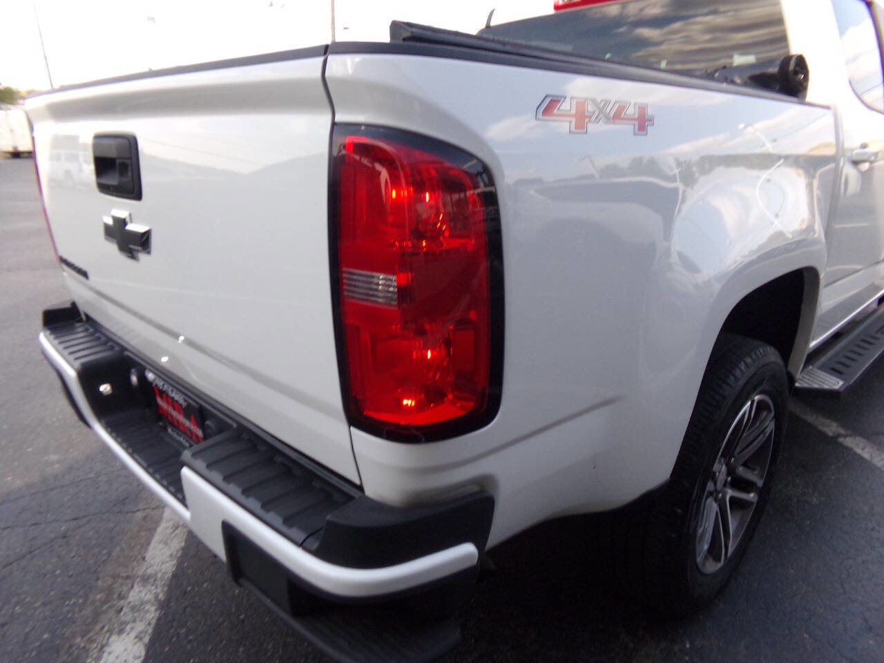 Used 2020 Chevrolet Colorado W/T w/ Custom Special Edition image 42