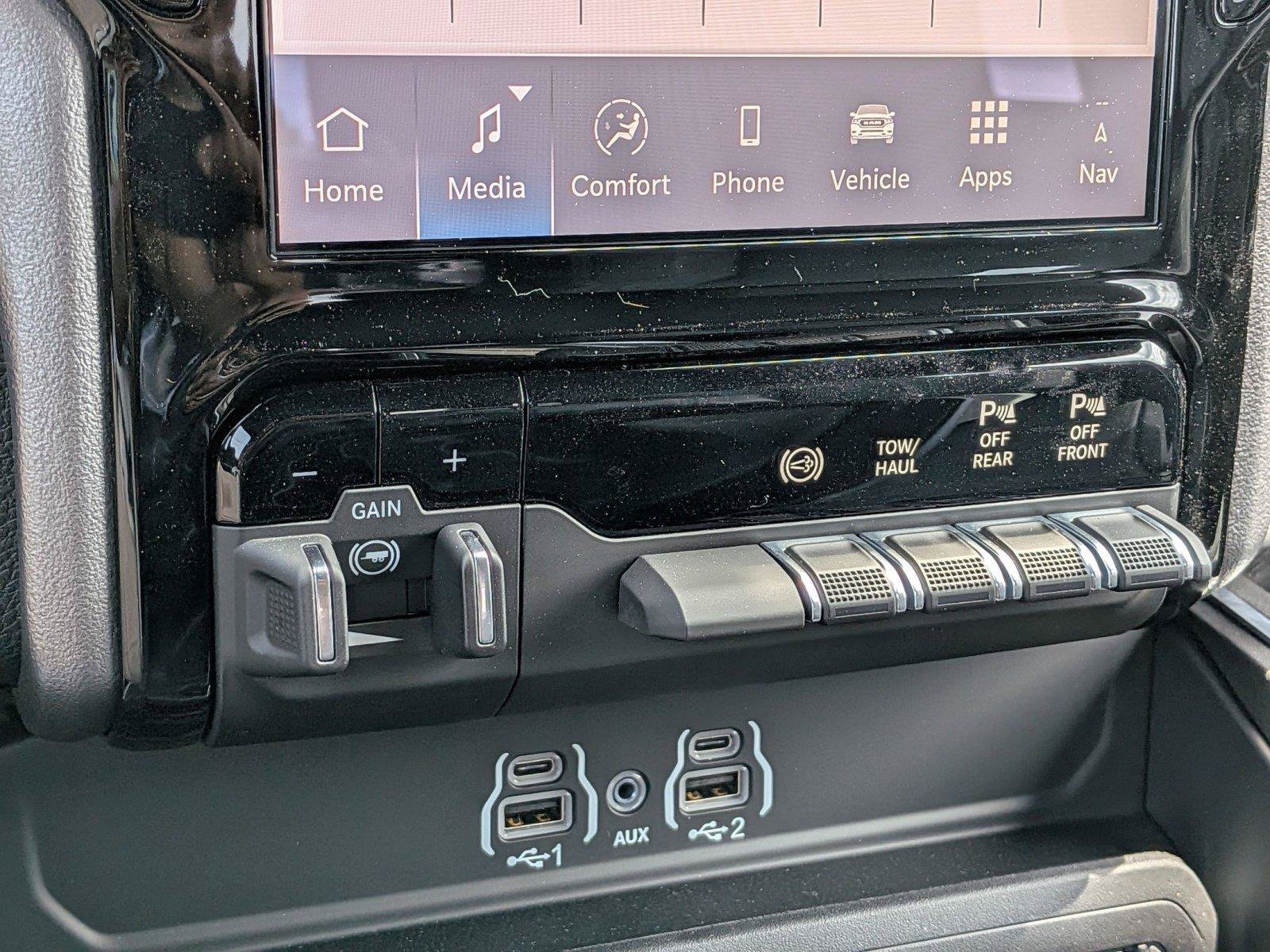 New 2026 RAM 2500 Big Horn AWD/4WD image 16