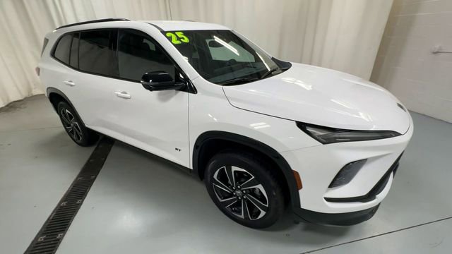 Used 2025 Buick Enclave Sport Touring image 2