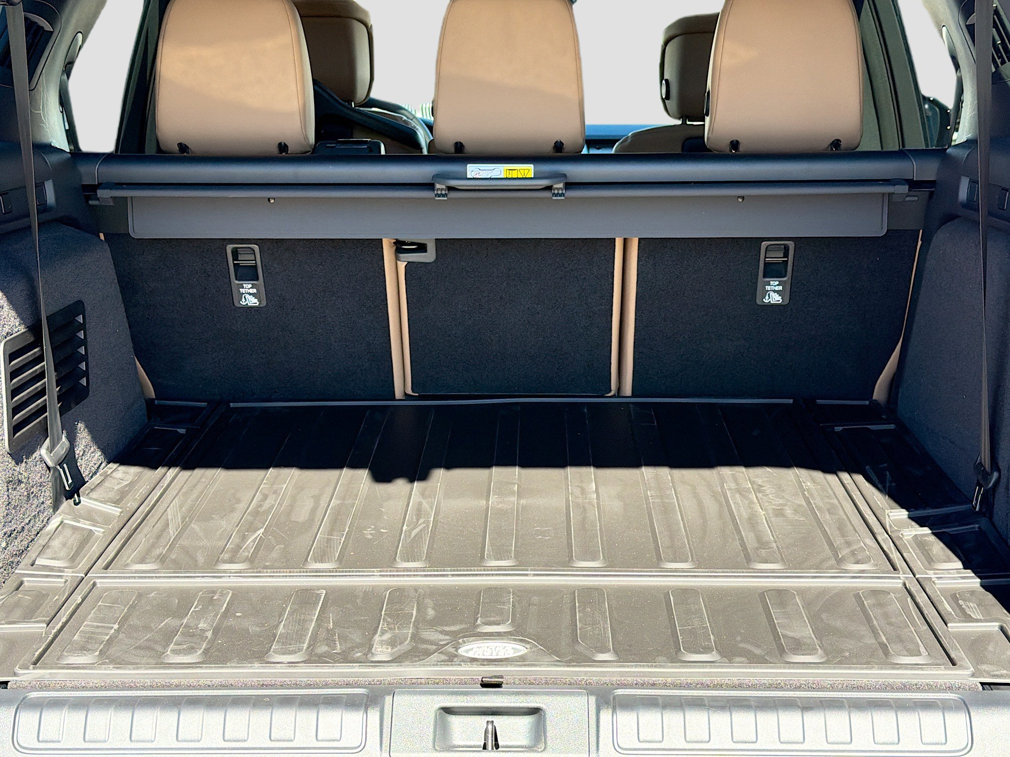 New 2026 Land Rover Discovery Limited Edition image 11