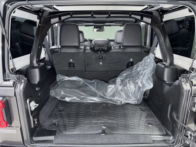 Used 2025 Jeep Wrangler Sahara image 28