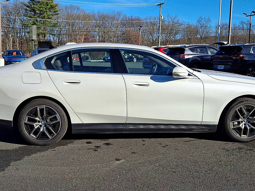 Used 2025 BMW i5 xDrive40 w/ Premium Package image 9