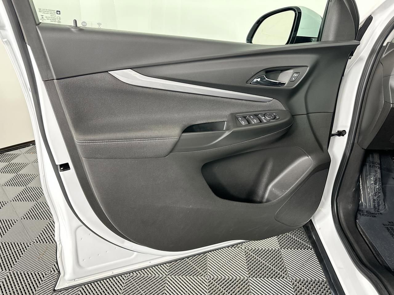 Used 2023 Chevrolet Bolt EUV LT FWD image 19