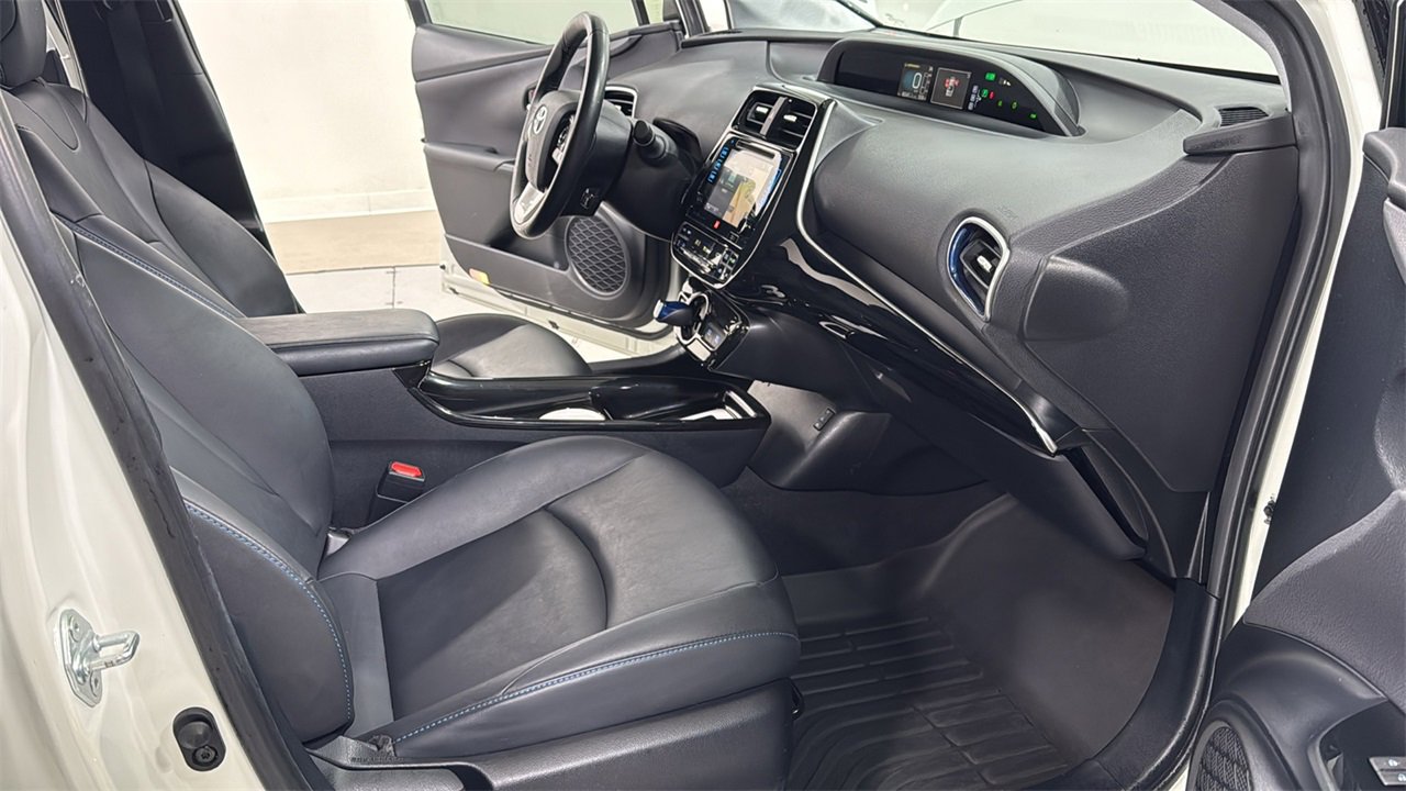 Used 2016 Toyota Prius Four image 18