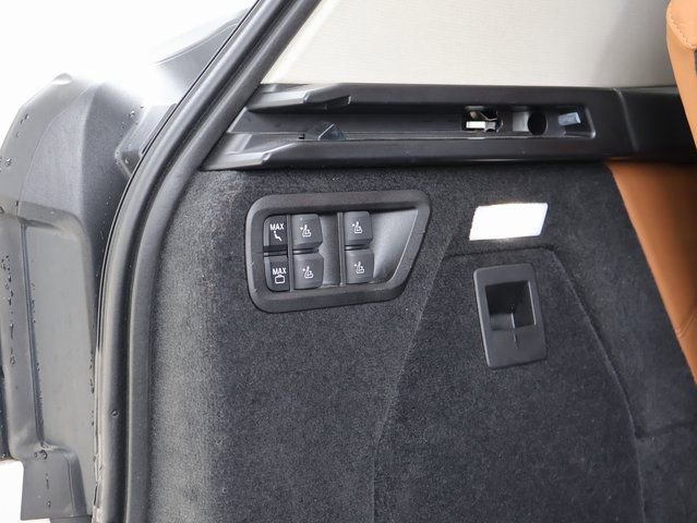 Used 2024 BMW X7 xDrive40i w/ Climate Comfort Package image 26