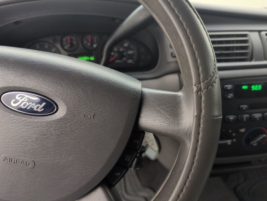 Used 2005 Ford Taurus SE FWD image 33