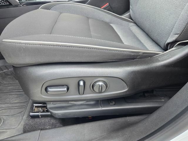 Used 2024 Chevrolet TrailBlazer LT w/ LT Cold Weather Package FWD image 16