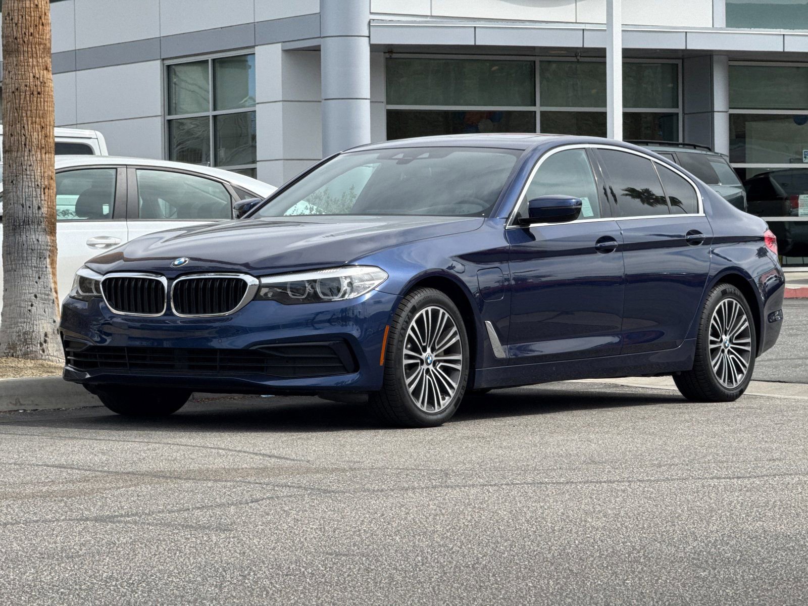 Used 2020 BMW 530e w/ Premium Package image 7