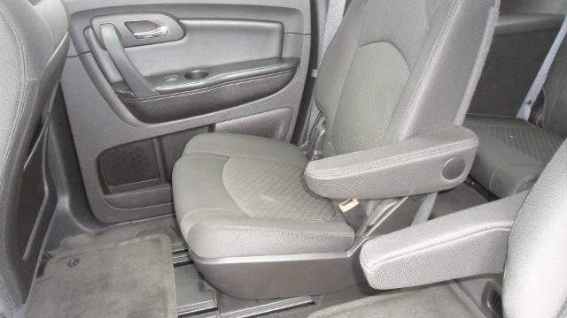 Used 2009 Chevrolet Traverse LT FWD image 15