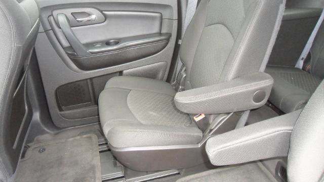 Used 2009 Chevrolet Traverse LT FWD image 15