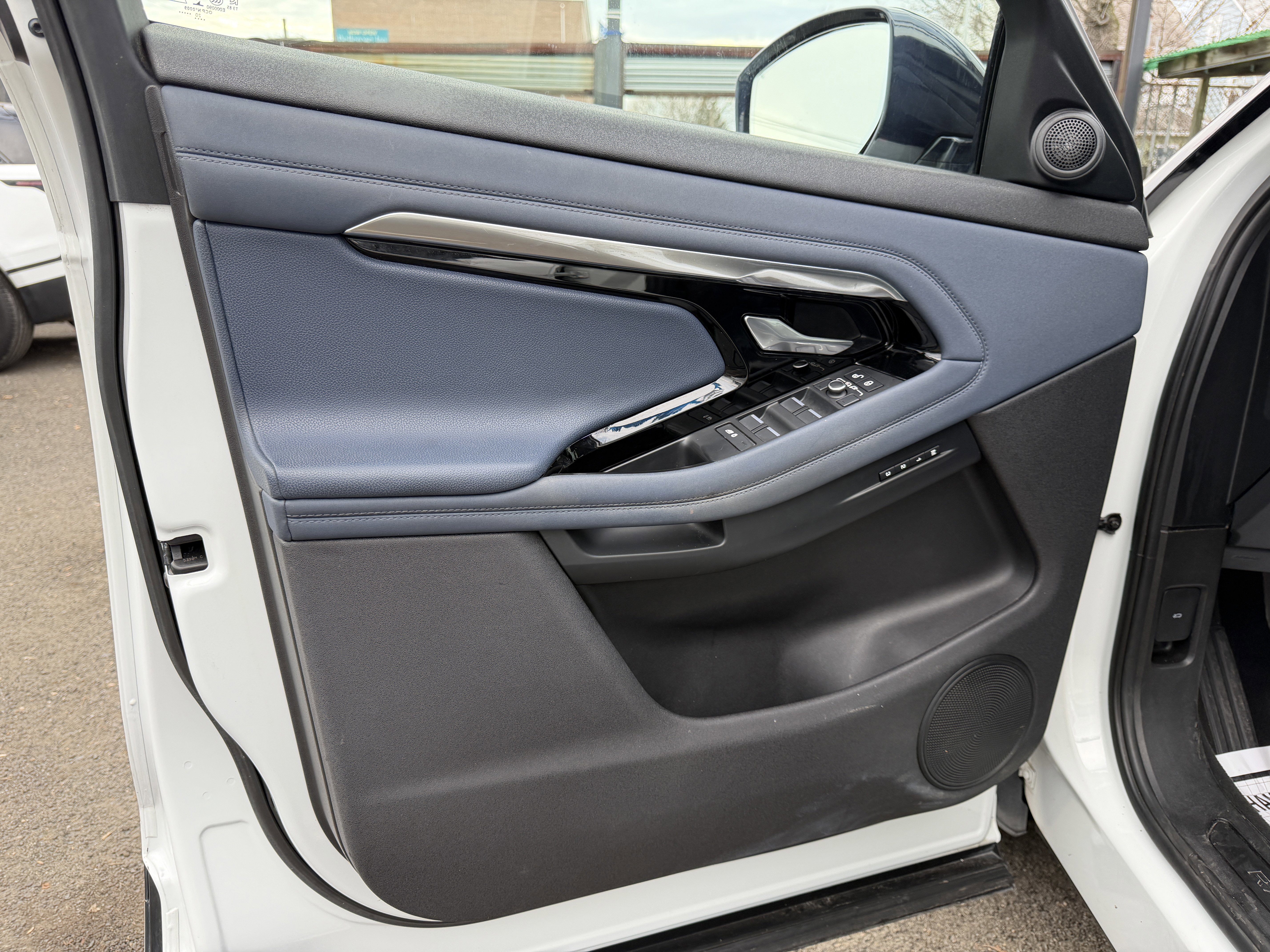 Used 2020 Land Rover Range Rover Evoque S image 26