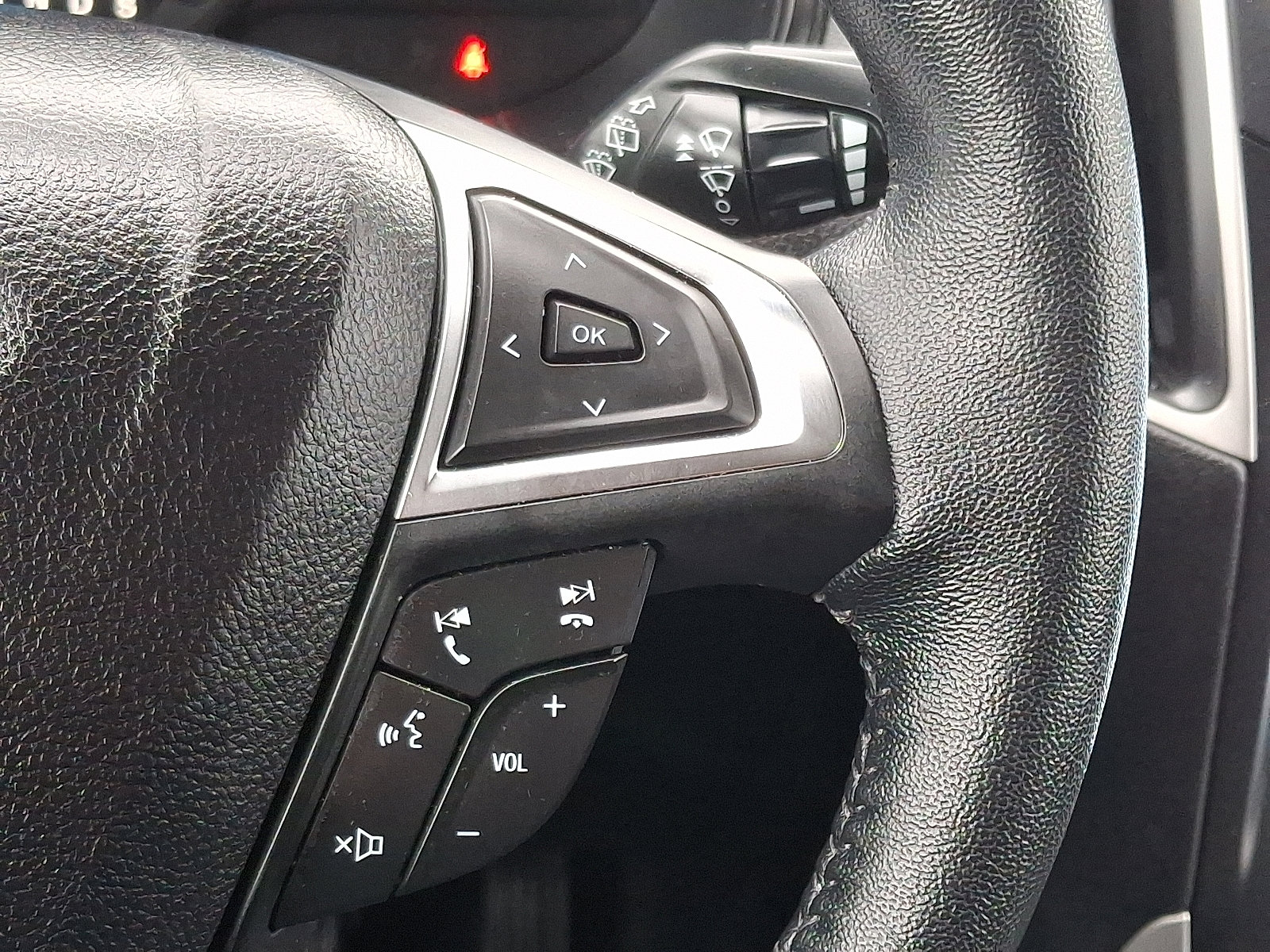 Used 2024 Ford Edge SEL w/ Convenience Package image 23