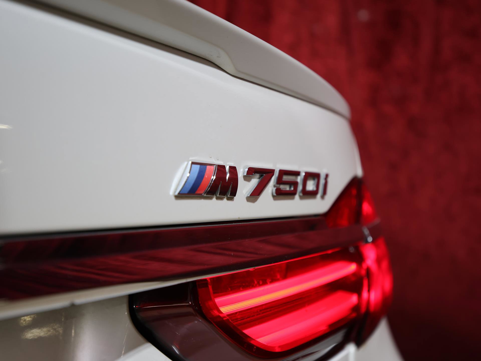 Used 2019 BMW 750i w/ Executive Package RWD image 38