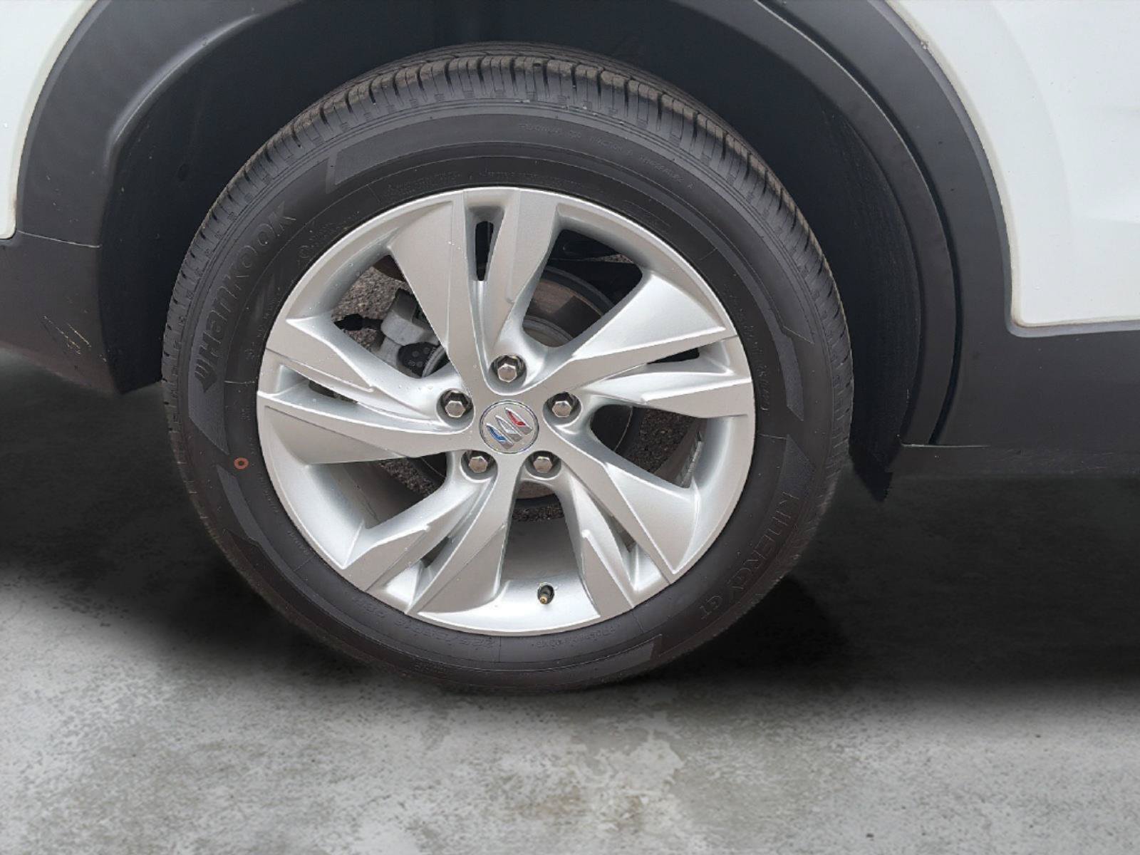 Certified 2024 Buick Encore GX Preferred w/ Comfort Package FWD image 9