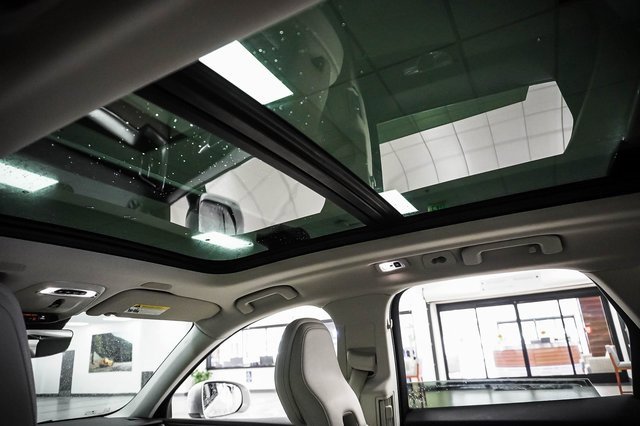 Used 2019 Volvo XC60 T8 Momentum image 20