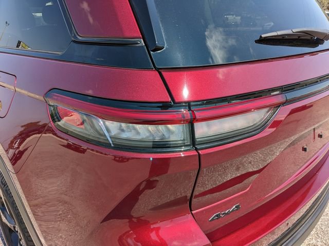 Used 2023 Jeep Grand Cherokee Limited w/ Luxury Tech Group II image 11