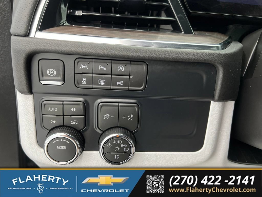 Used 2026 Chevrolet Suburban Premier AWD/4WD image 26