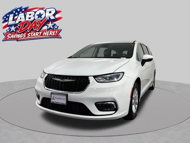 Used 2023 Chrysler Pacifica Touring-L FWD image 1