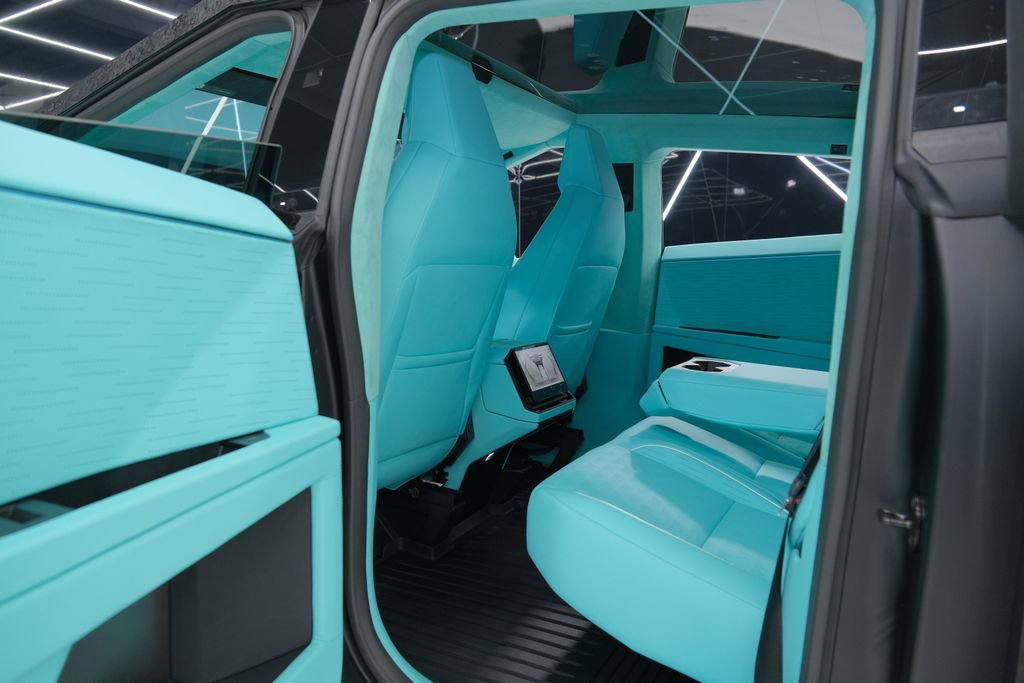 Used 2025 Tesla Cybertruck AWD Crew Cab image 52