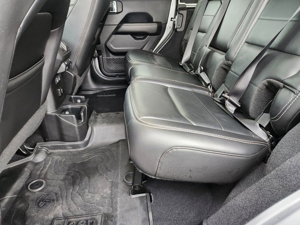 Used 2019 Jeep Wrangler Unlimited Sahara image 7