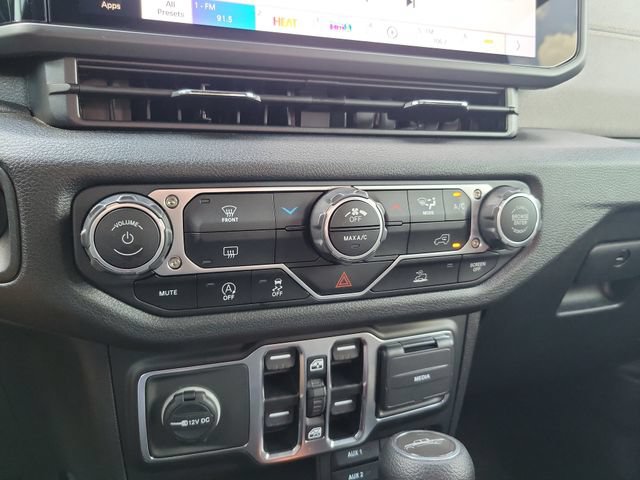 Used 2024 Jeep Gladiator Sport AWD/4WD image 23