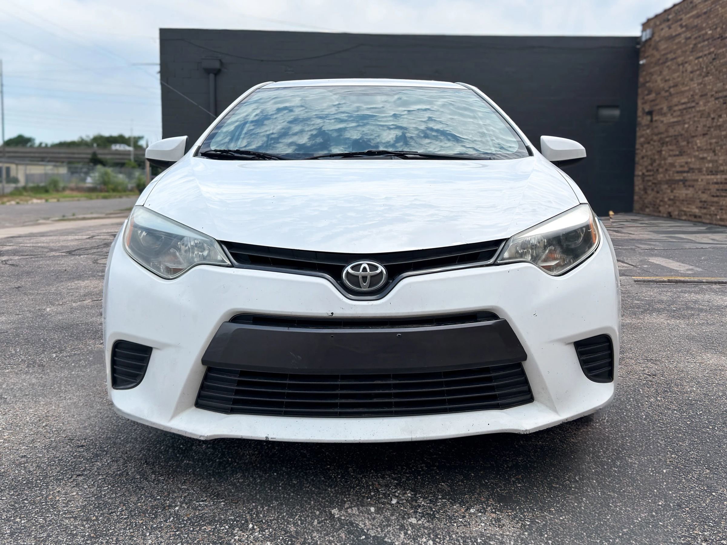 Used 2016 Toyota Corolla LE FWD image 2