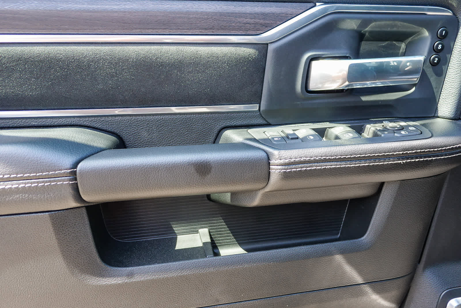 New 2026 RAM 2500 Laramie AWD/4WD image 22
