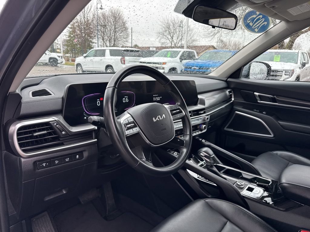 Used 2025 Kia Telluride S FWD image 17