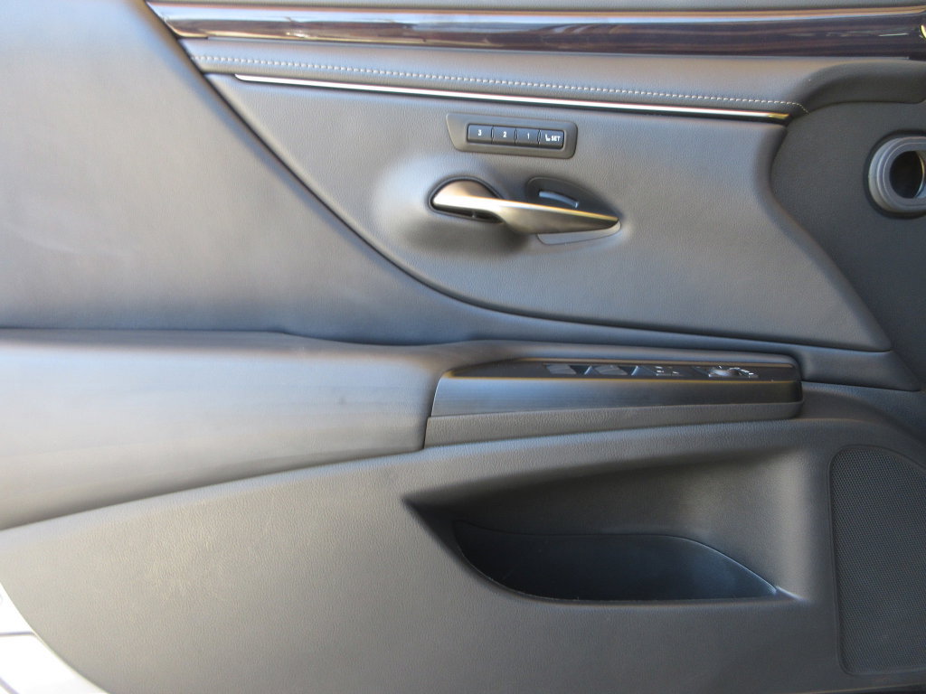 Used 2020 Lexus ES 350 w/ Accessory Package FWD image 10