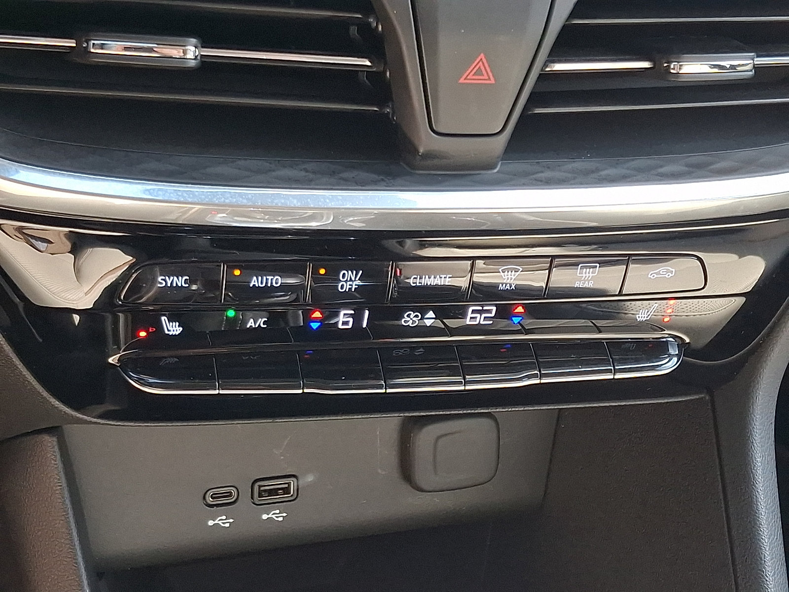 Used 2024 Buick Encore GX Avenir w/ Avenir Convenience Package AWD/4WD image 16