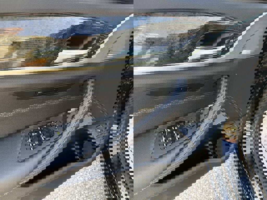 Used 2022 BMW 530i xDrive w/ Premium Package image 16