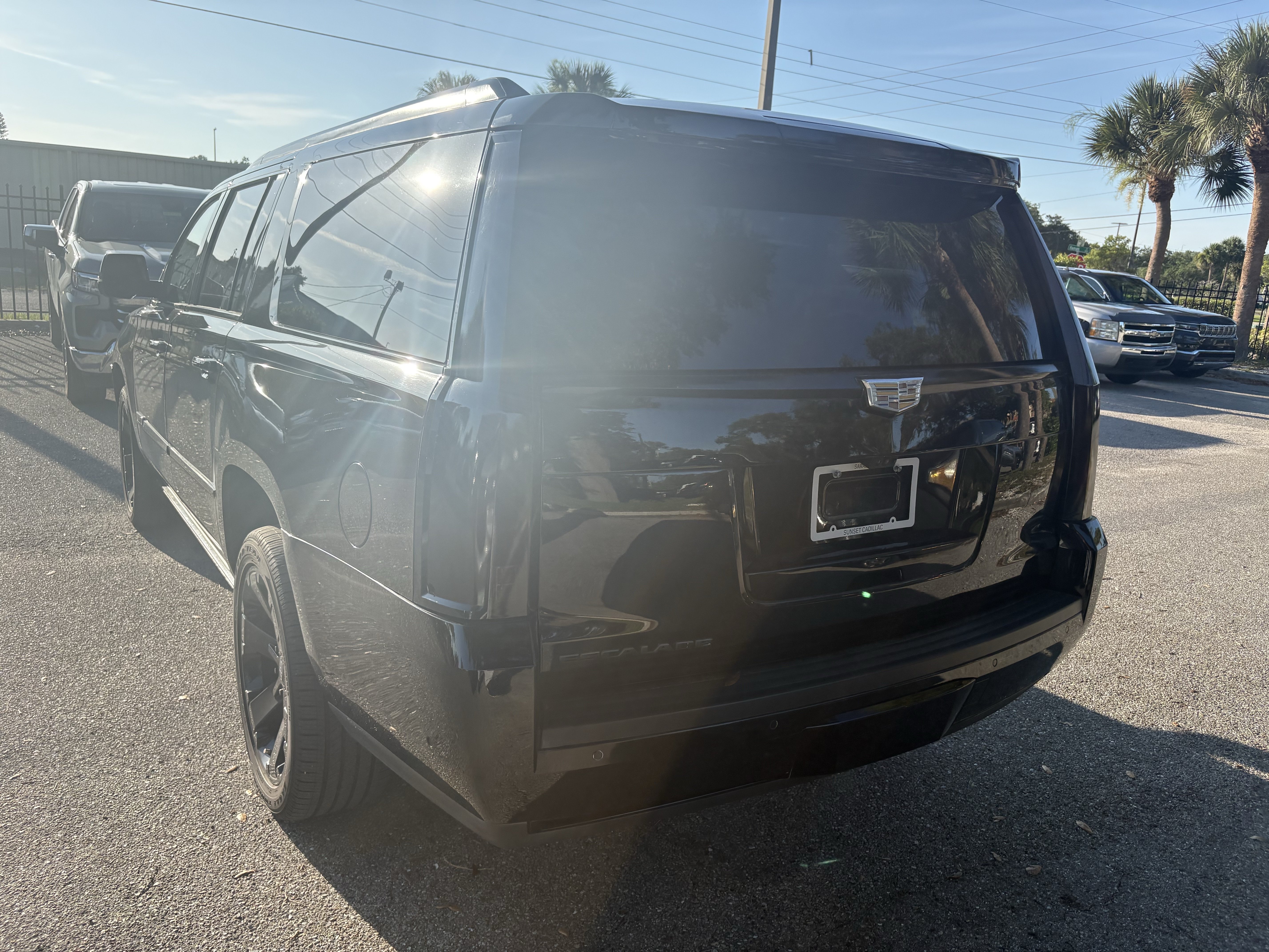 Used 2019 Cadillac Escalade ESV Premium Luxury AWD/4WD image 5