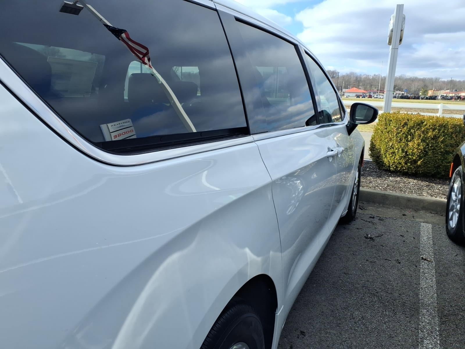 New 2026 Chrysler Pacifica Select FWD image 20