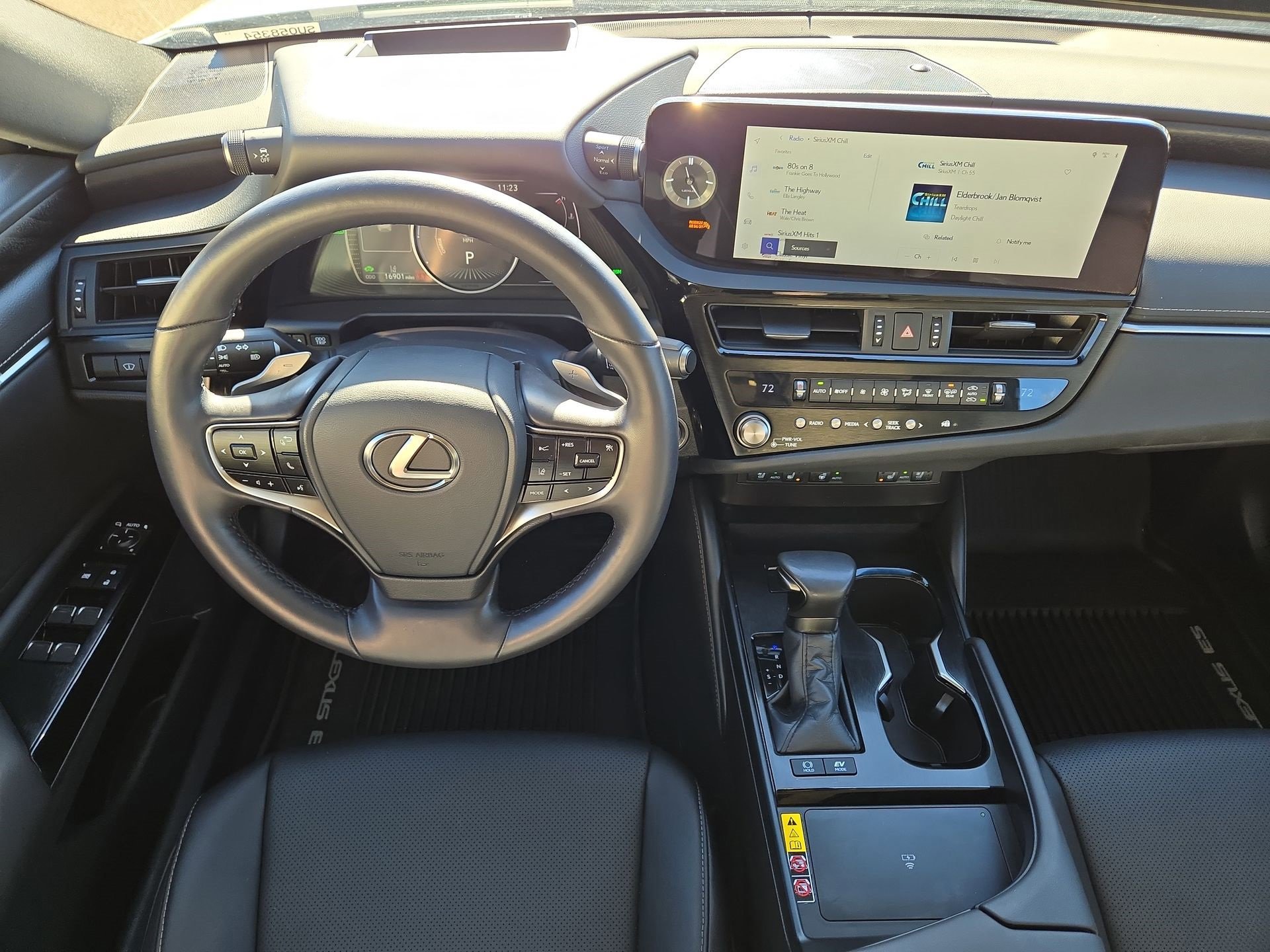 Certified 2025 Lexus ES 300h w/ Premium Package image 14