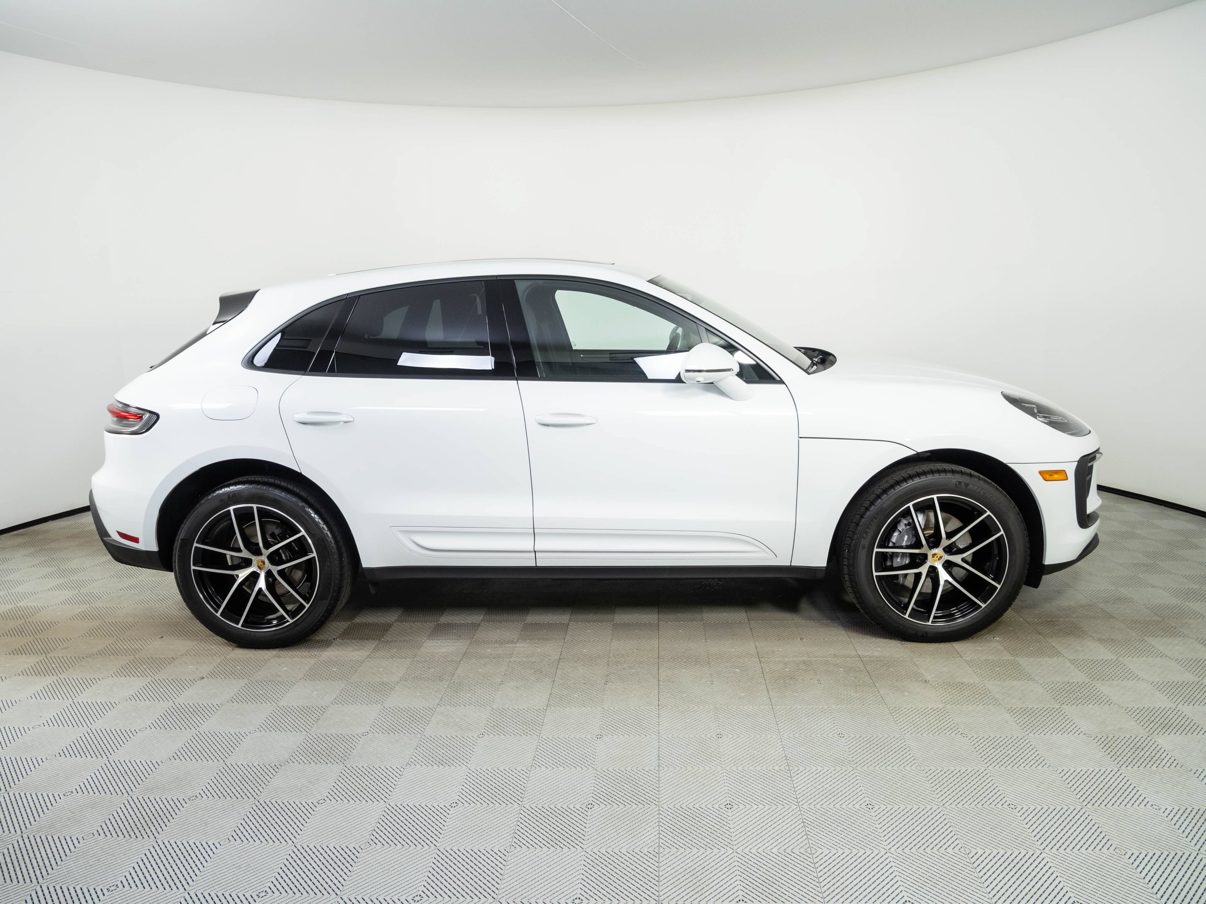 Certified 2026 Porsche Macan AWD/4WD image 28