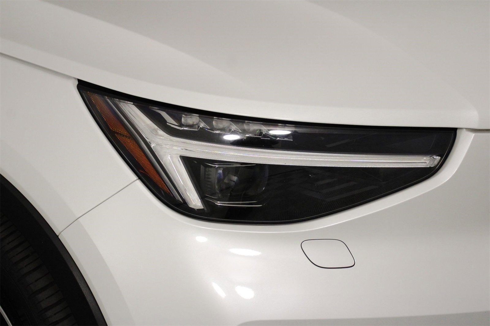 Certified 2023 Volvo XC40 Recharge Ultimate image 24