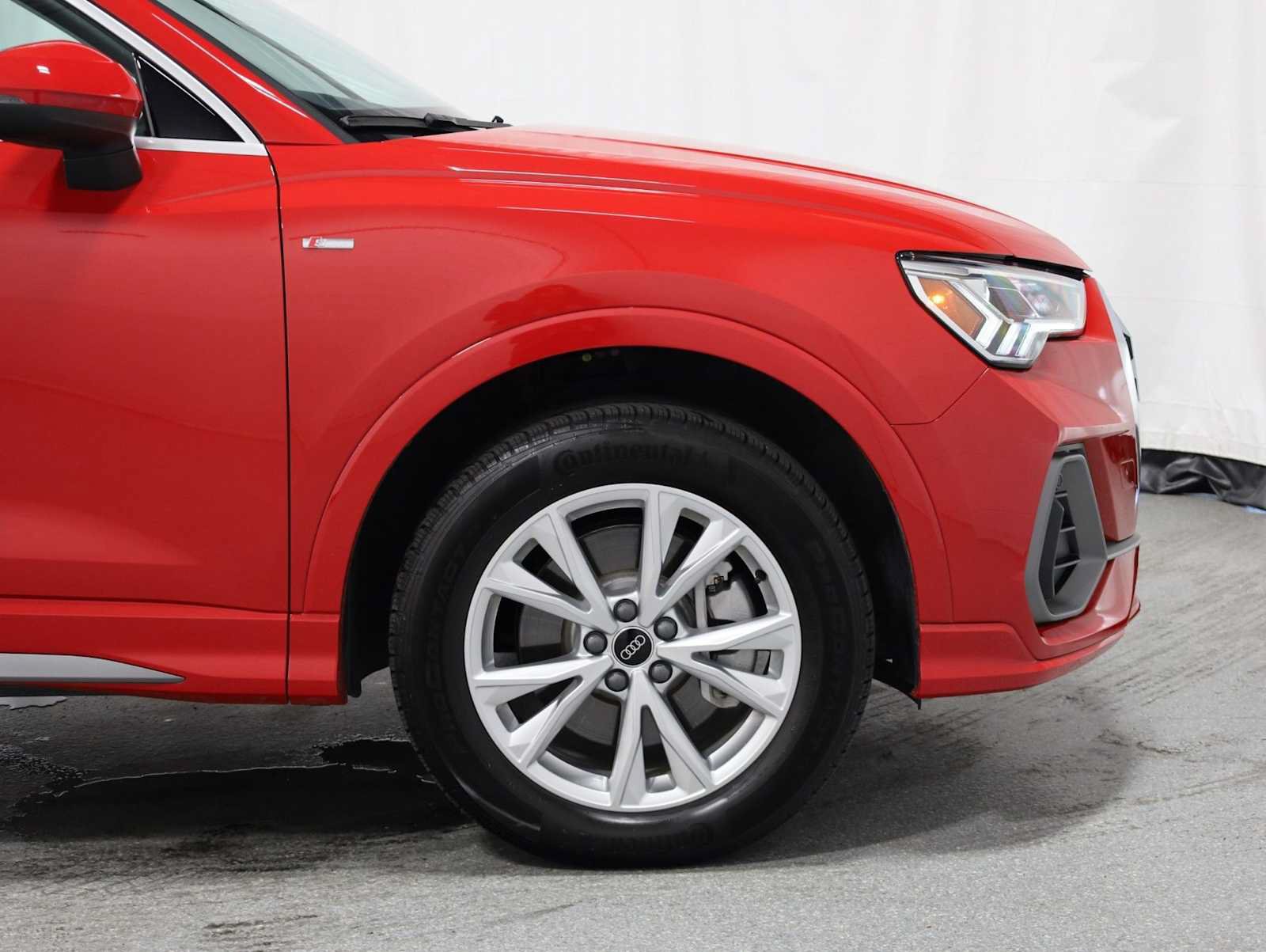 Certified 2025 Audi Q3 2.0T Premium w/ Convenience Package AWD/4WD image 11