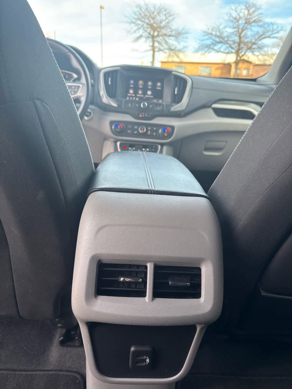 Used 2022 GMC Terrain SLE w/ Driver Convenience Package image 28