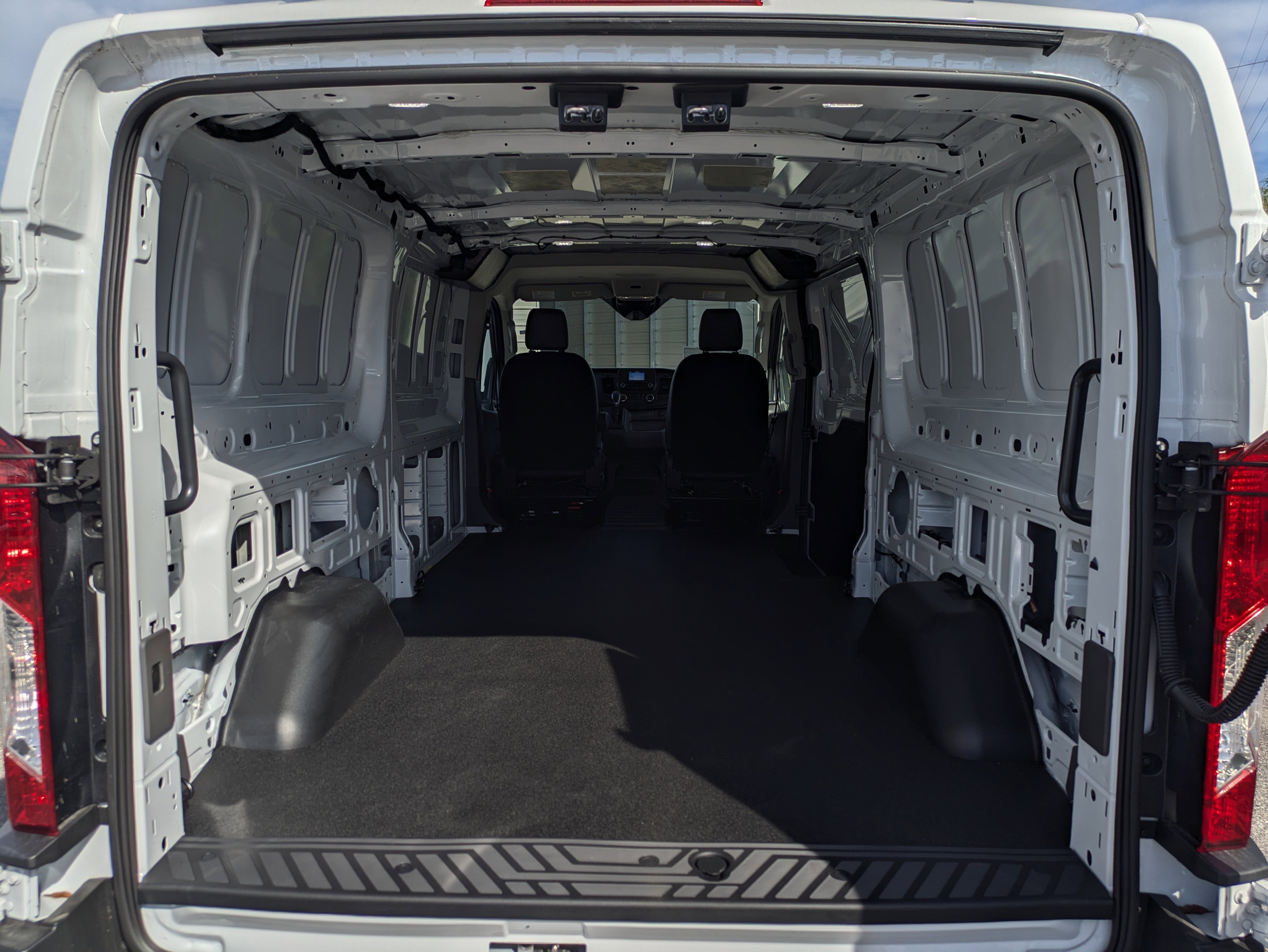 New 2025 Ford Transit 150 Low Roof image 28