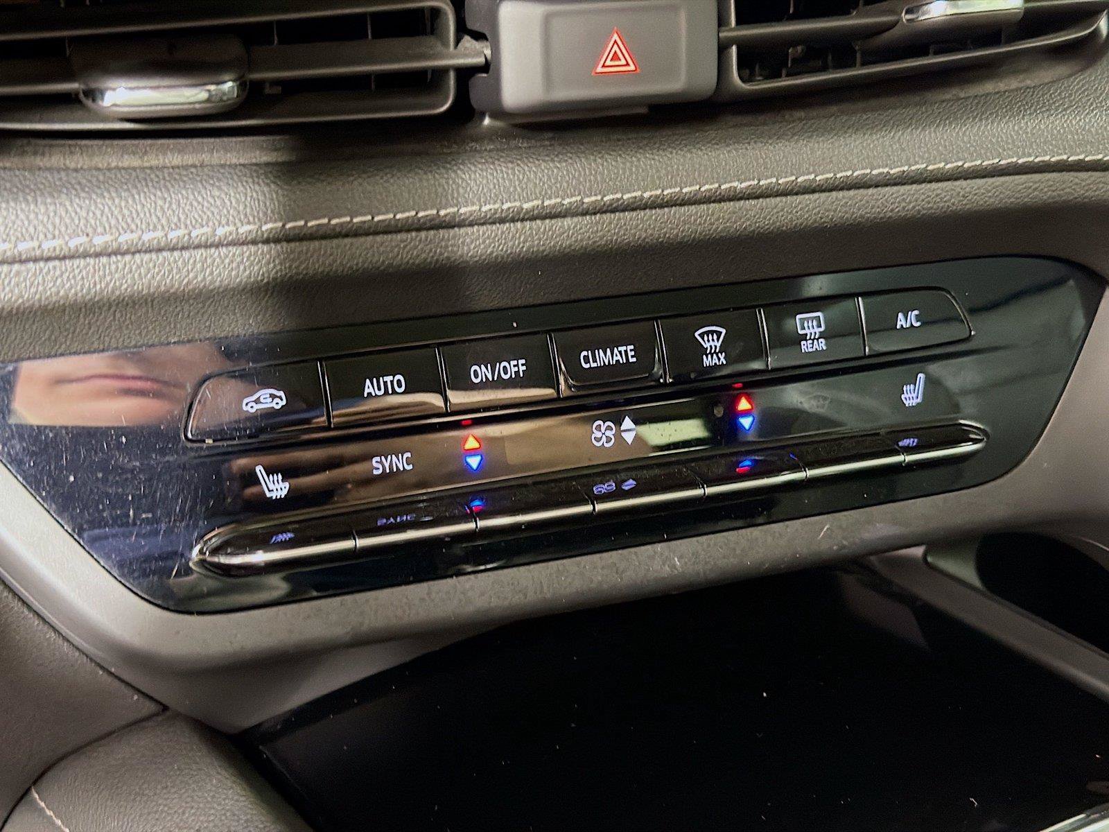 Used 2021 Buick Envision Essence AWD/4WD image 21