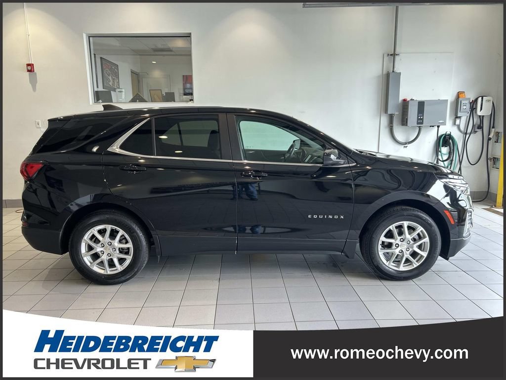 Used 2024 Chevrolet Equinox LT w/ LPO, Floor Liner Package FWD image 2
