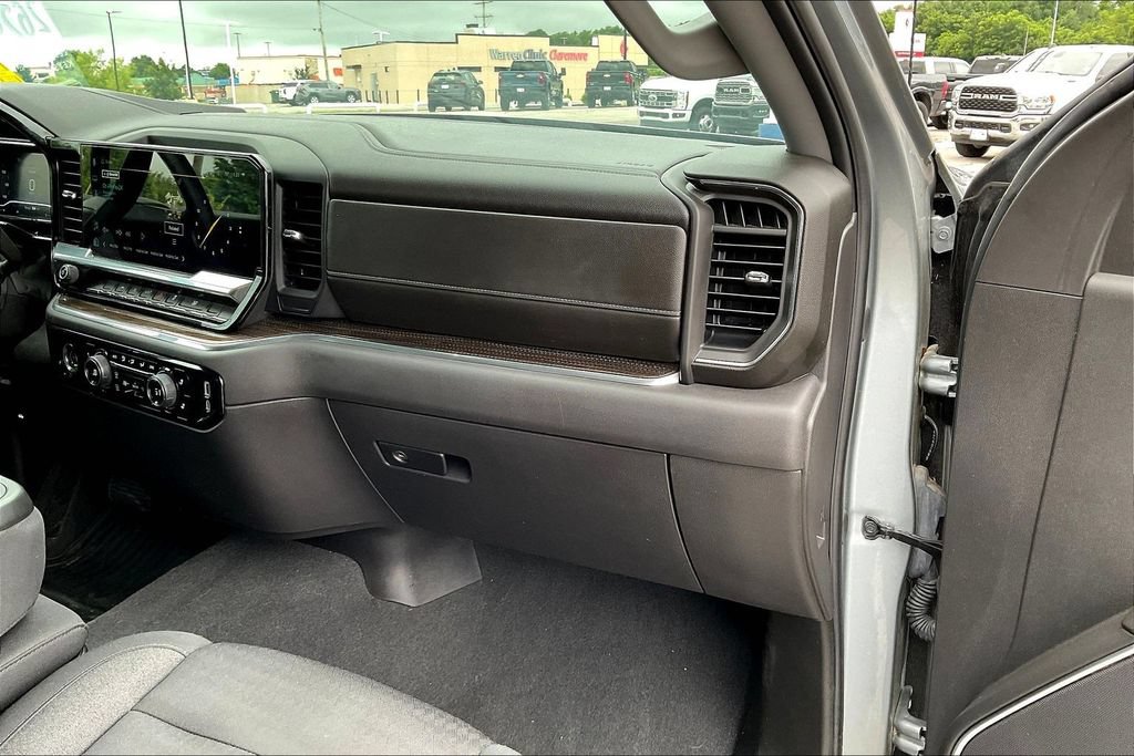 Used 2024 Chevrolet Silverado 1500 LT AWD/4WD image 17