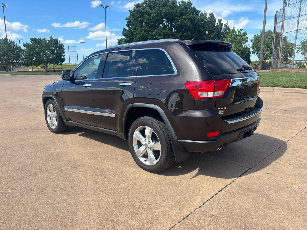 Used 2011 Jeep Grand Cherokee Overland Summit AWD/4WD image 6