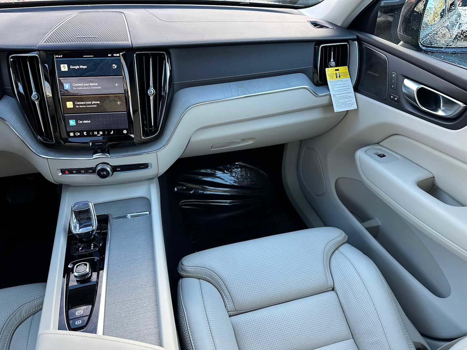 Used 2025 Volvo XC60 B5 Ultra w/ Protection Package Premier image 18