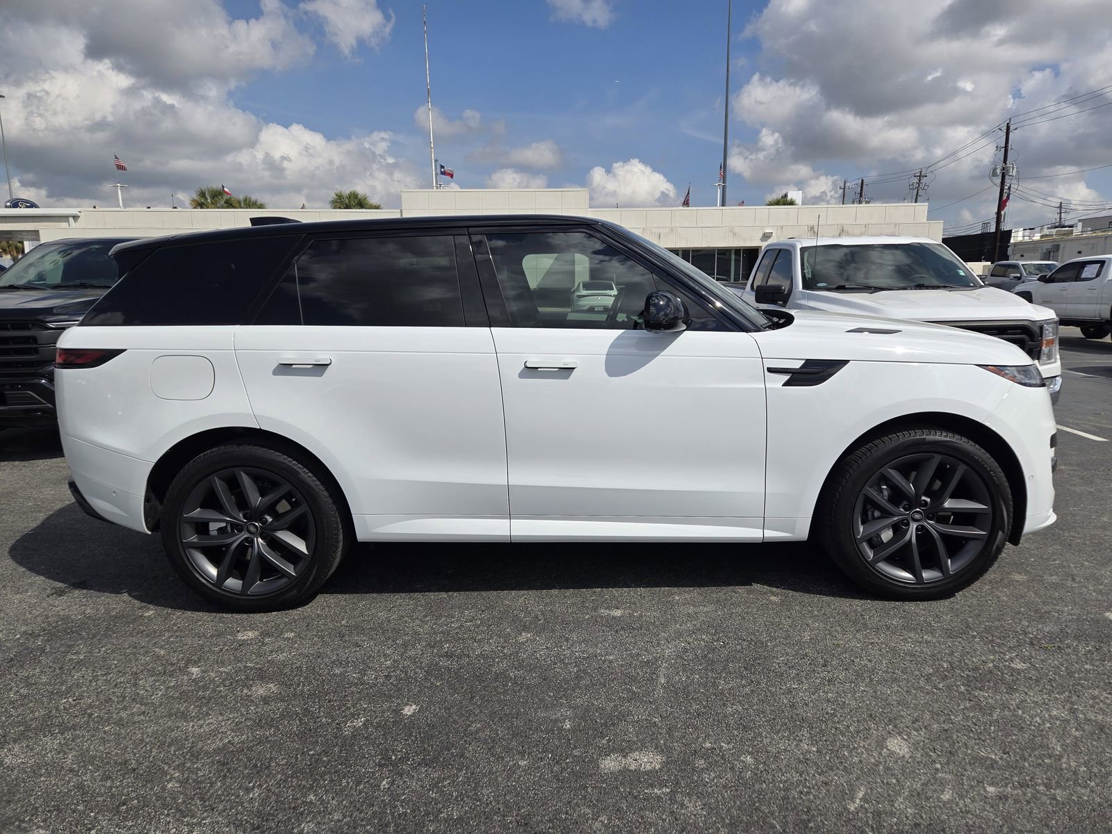 Used 2025 Land Rover Range Rover Sport Dynamic SE image 4